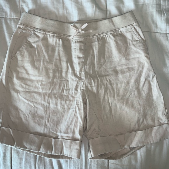 iZod Khaki Shorts - Picture 1 of 3